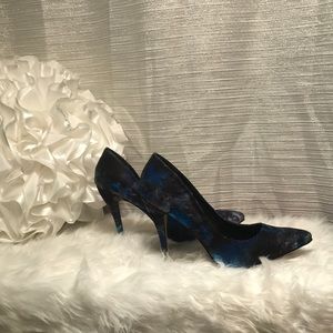 Black/Blue Pumps